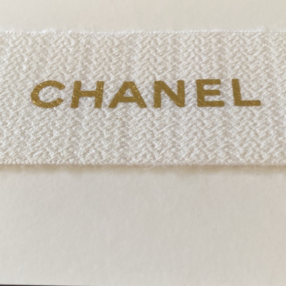 Chanel Holiday Gift Packaging - Picture 7 of 11